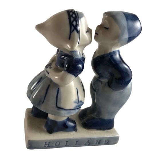 Vintage Delft Porcelain Figurine Pair Boy & Girl Kissing Holland Hand Painted - Picture 1 of 6